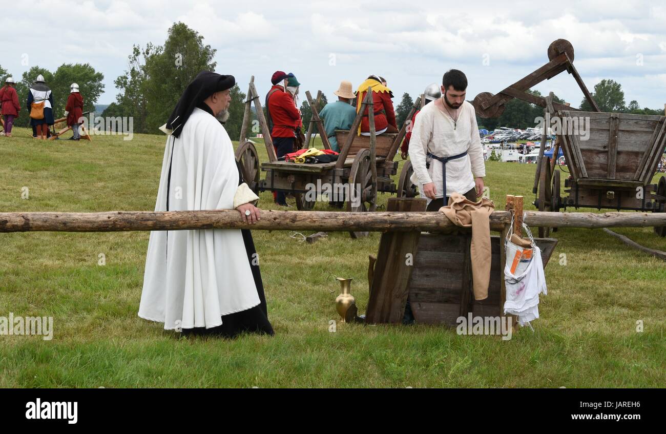 La mise en scène de la bataille de Grunwald médiévale dans laquelle les chevaliers teutoniques se sont battus contre les chevaliers polonais et lituaniens. Banque D'Images