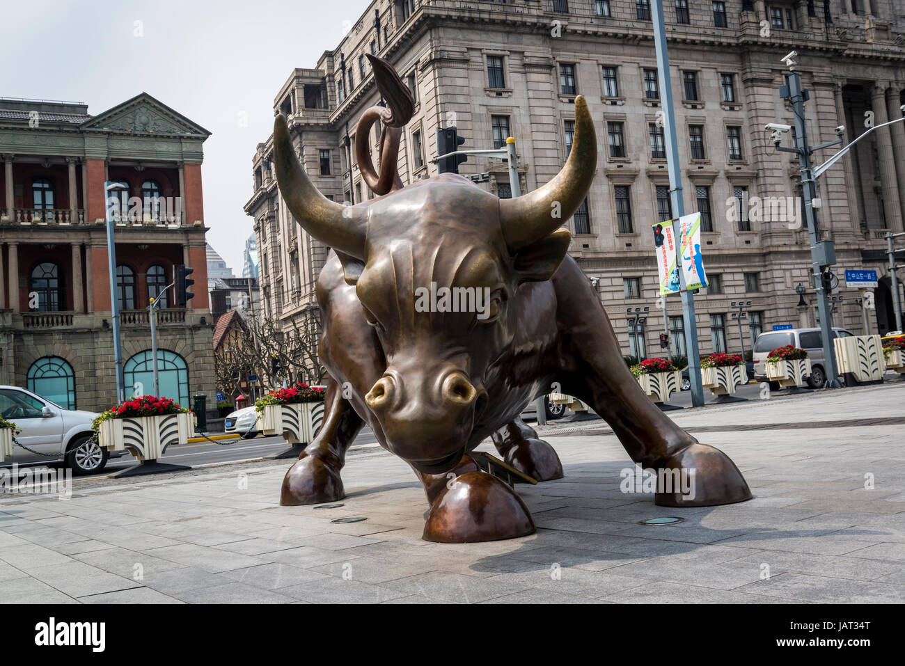 Le Bund Bull sculpture, Bund Financial Square, Shanghai, Chine Banque D'Images