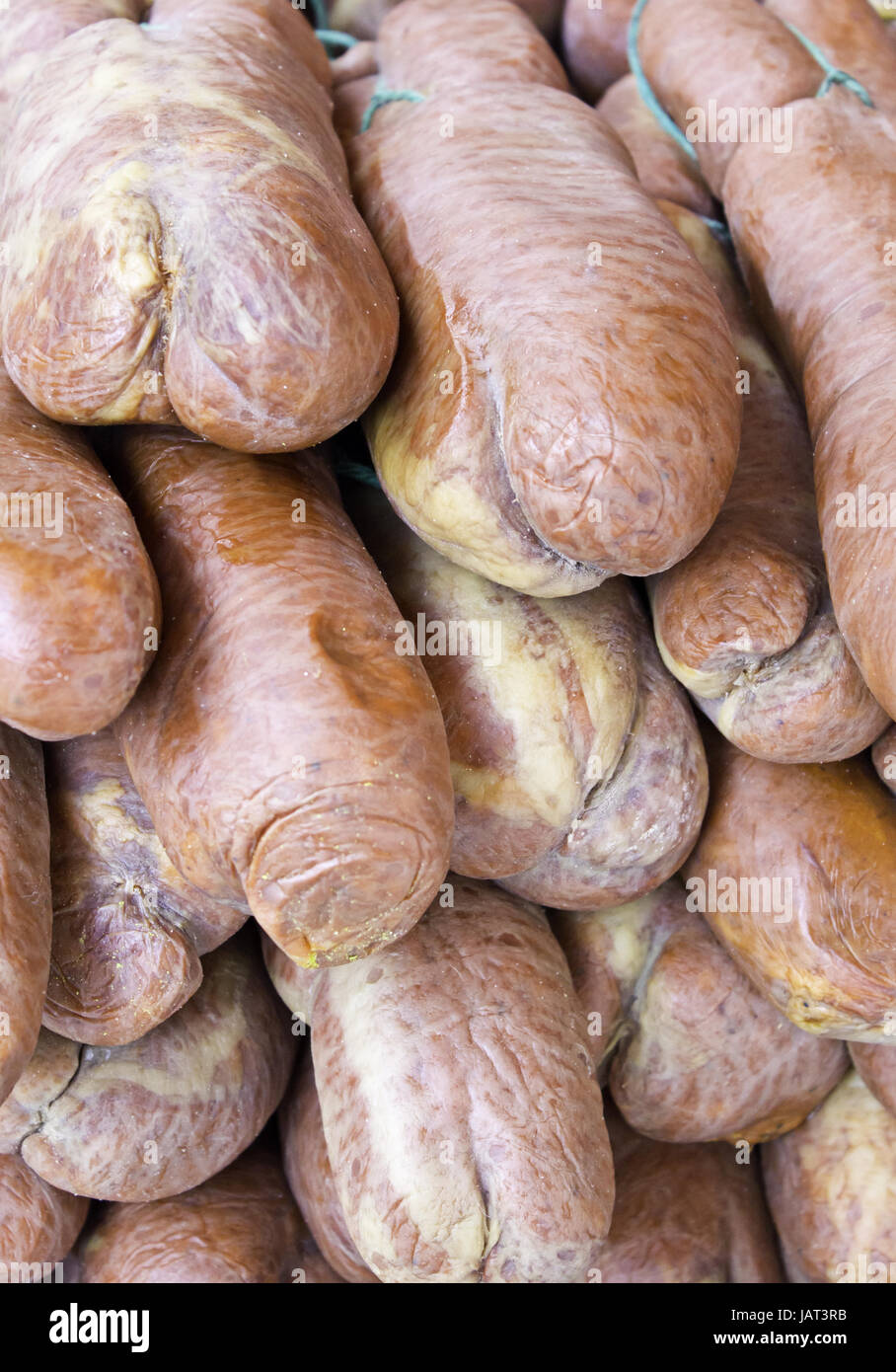 Marché de la viande de saucisse épicée dans l'alimentation, de l'alimentation du bac et de la saucisse Banque D'Images