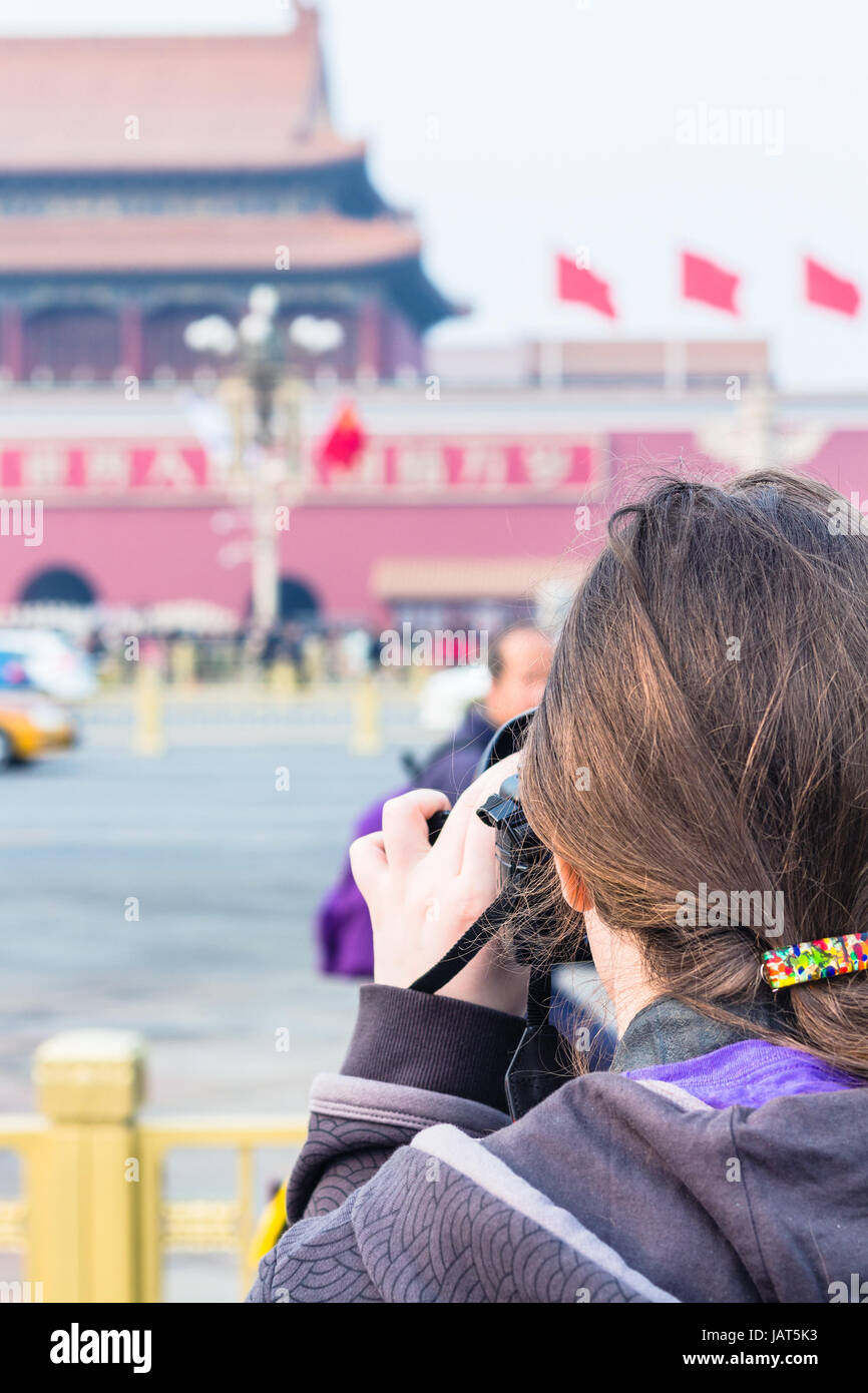 BEIJING, CHINE - le 19 mars 2017 : des photographies touristiques le monument Tiananmen (Porte de la paix céleste) sur la place Tiananmen au printemps. Je la place Tiananmen Banque D'Images