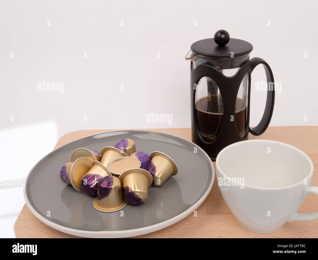 Nouvelles L'or expresso Maison du café en capsules. Les dosettes sont en aluminium ce qui les recyclables et la réduction des déchets. Banque D'Images