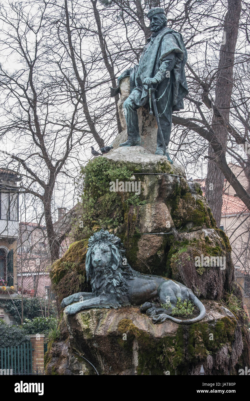 Le monument en bronze à Giuseppe Garibaldi modélisée par Augusto Benvenuti 1885, placé à l'intérieur du Jardin Public de Venise, Italie. Banque D'Images