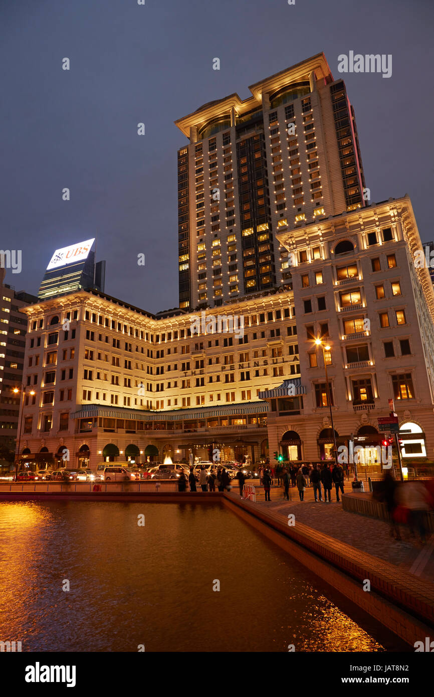 L'hôtel Peninsula de nuit, Tsim Sha Tsui, Kowloon, Hong Kong, Chine, Asie Banque D'Images