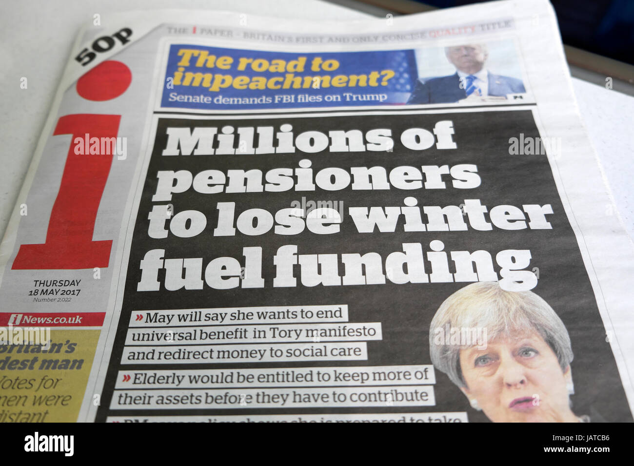 PM Theresa peut politique électorale conservatrice "millions de retraités de perdre le financement de carburant d'hiver' J'ai gros titre de journal 18 mai 2017 London UK Banque D'Images