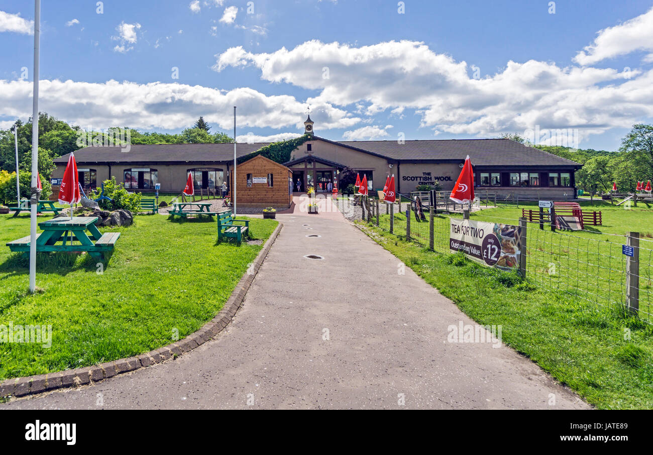 Le Centre de la laine écossais shop et un café dans l'Aberfoyle Parc national du Loch Lomond et des Trossachs Stirling County Scotlan Banque D'Images