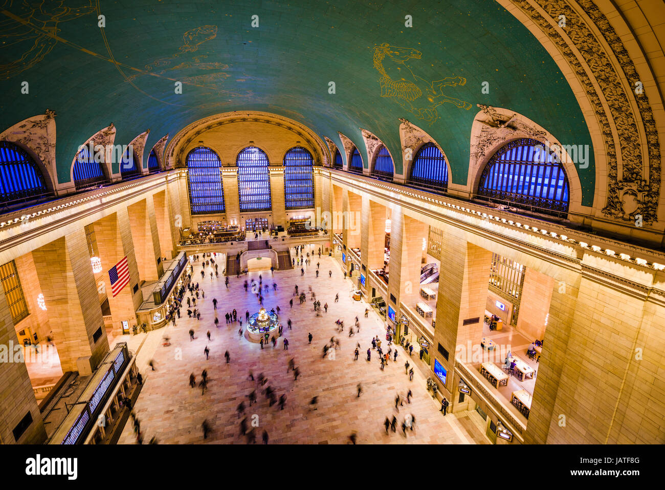 NEW YORK - 28 octobre 2016 : vue de l'intérieur du hall principal à l'historique Grand central Terminal. Banque D'Images