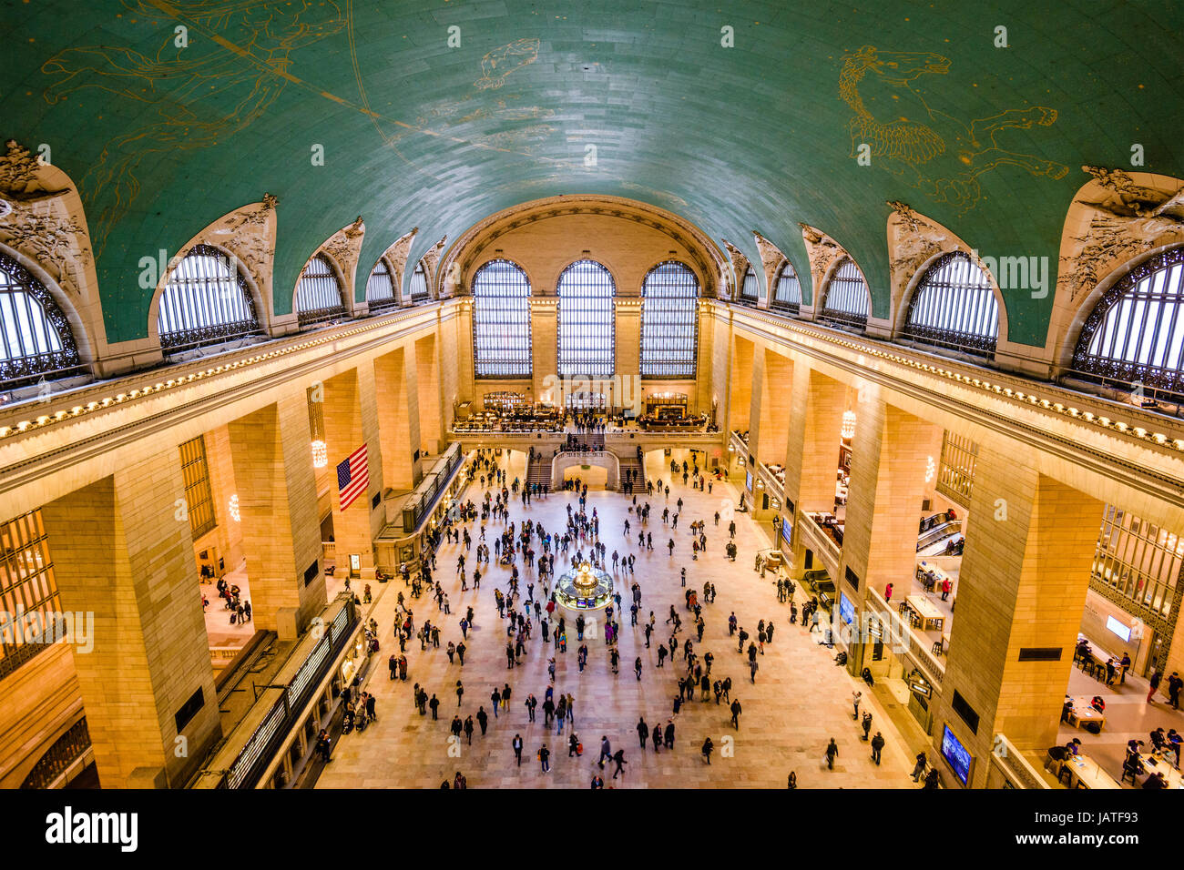 NEW YORK - 28 octobre 2016 : vue de l'intérieur du hall principal à l'historique Grand central Terminal. Banque D'Images