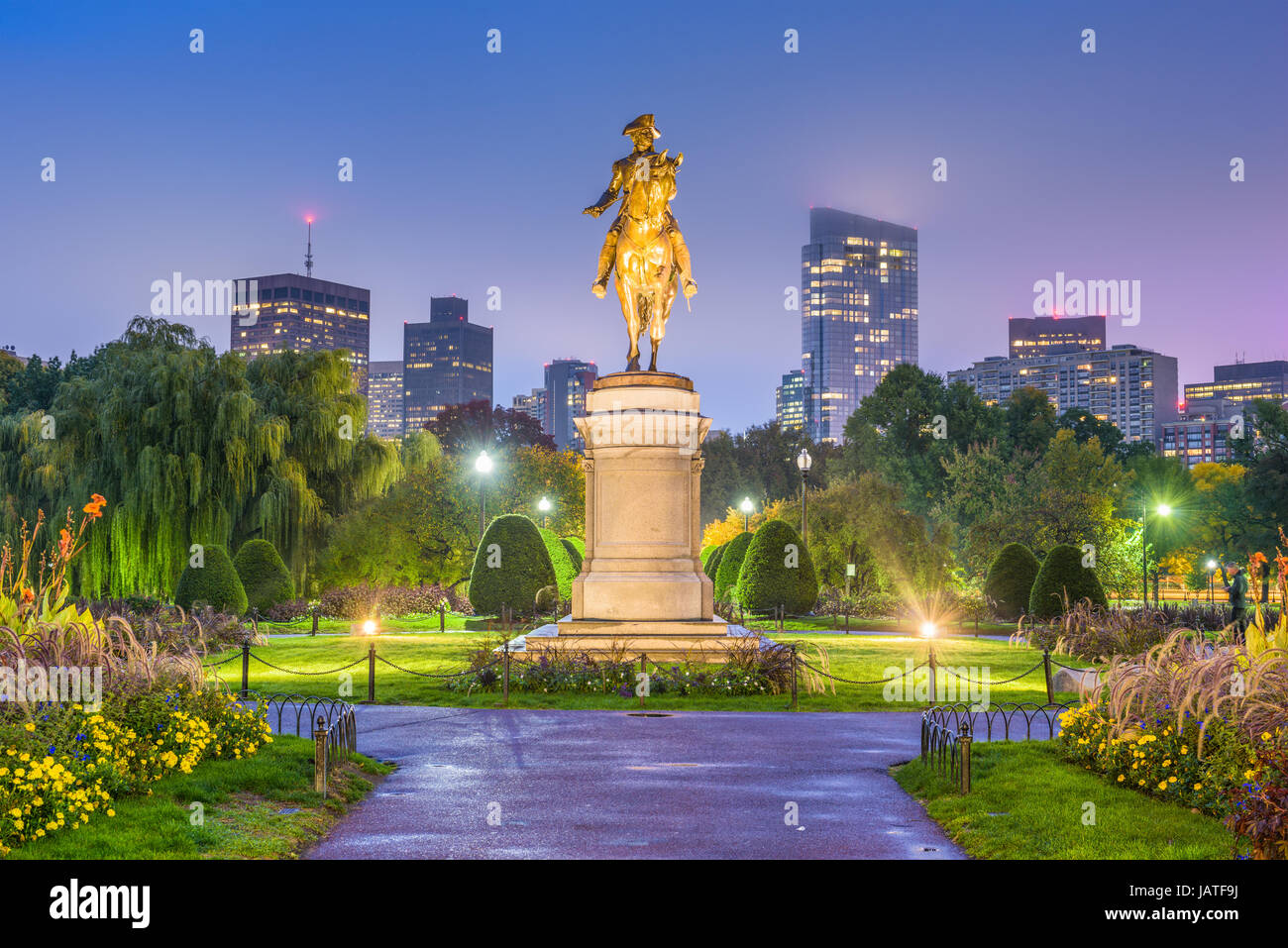 Boston, Massachusetts, USA skyline at le jardin public. Banque D'Images
