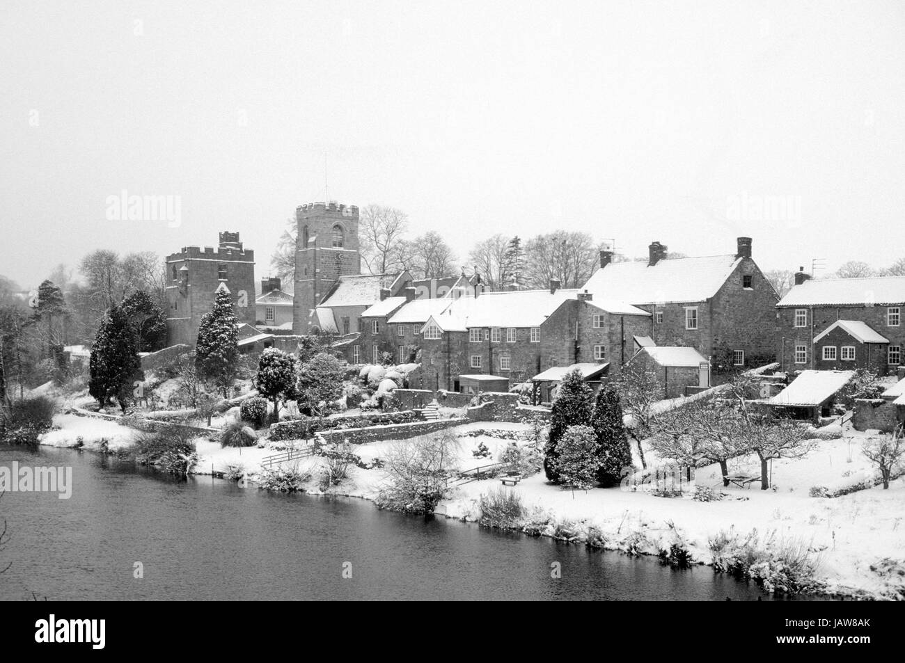 West Tanfield, North Yorkshire, England, UK dans la neige. 1991 Banque D'Images