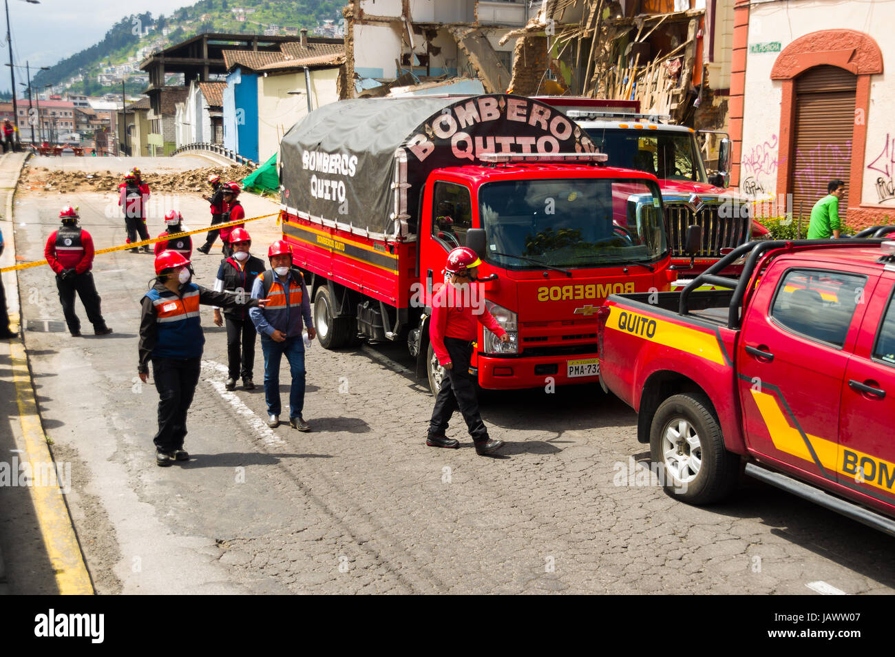 Quito, Équateur - Décembre 09, 2016 : voiture et camion incendie Incendie dans le parking ouvert streetss de Quito Banque D'Images