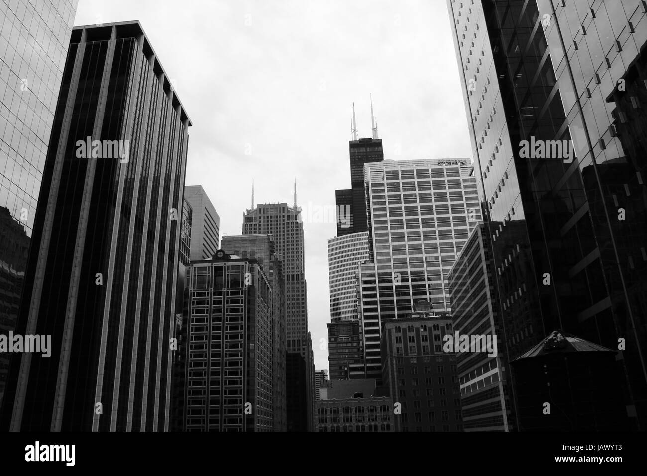 Donnant sur Franklin St, dans le centre-ville de Chicago. La Willis Tower / Sears est dans l'arrière-plan. Banque D'Images