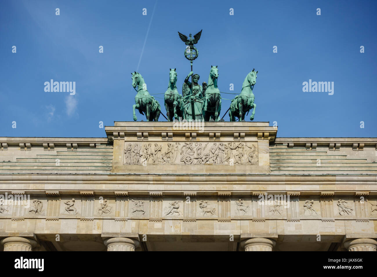 - Porte de Brandebourg (Brandenburger Tor) à Berlin, l'Allemagne est l'un des plus sites connus à Berlin et attraction touristique populaire Banque D'Images