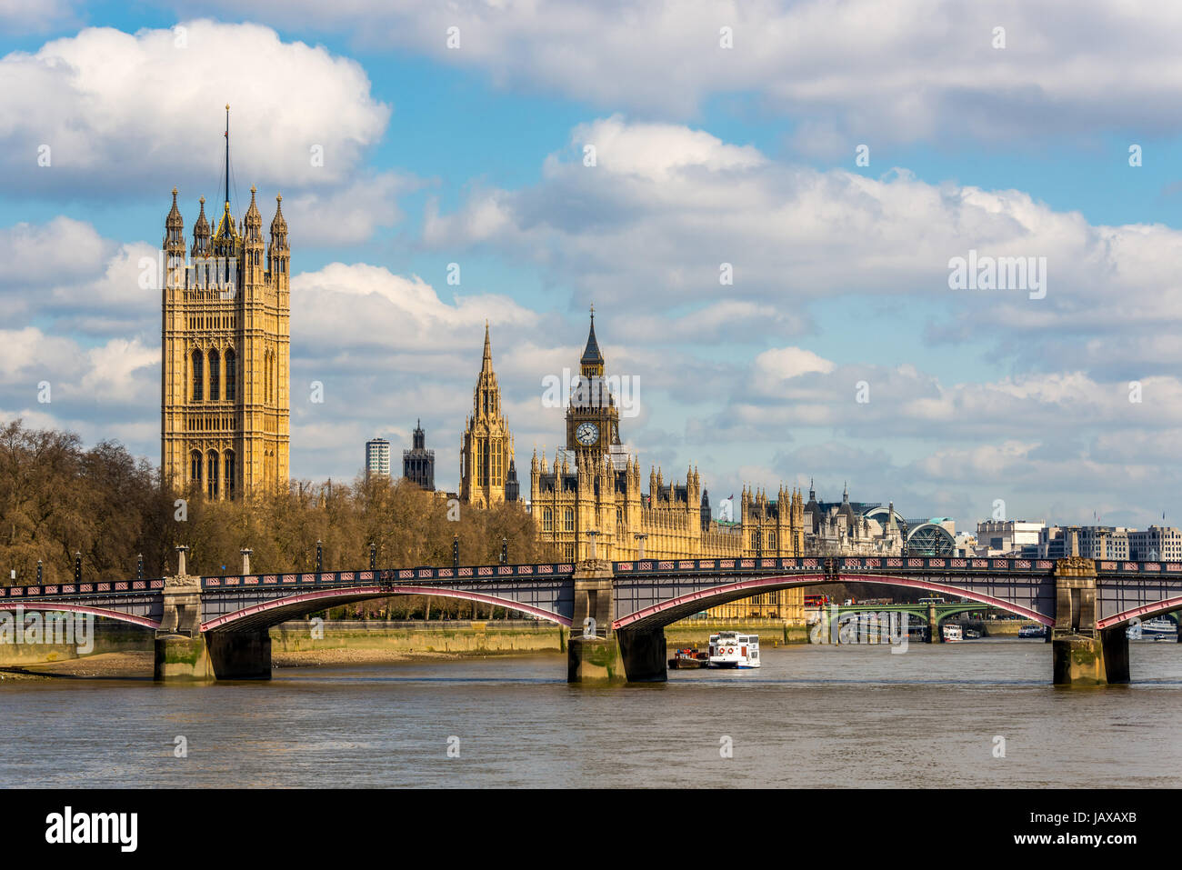 La Tamise et Londres paysage urbain, Angleterre, Royaume-Uni Banque D'Images