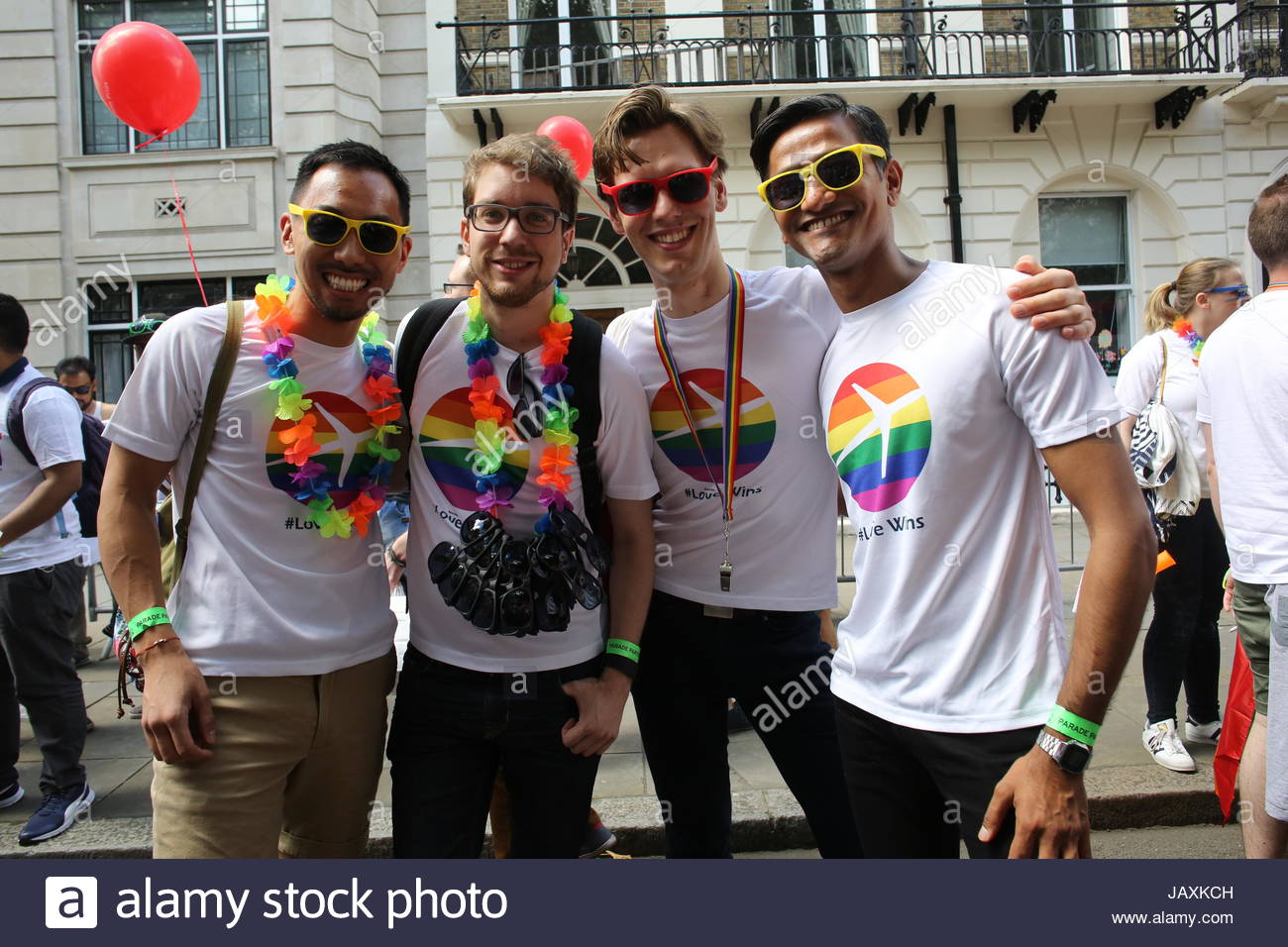 Les participants à la London Pride Parade 2016 posent pour une photo. Banque D'Images