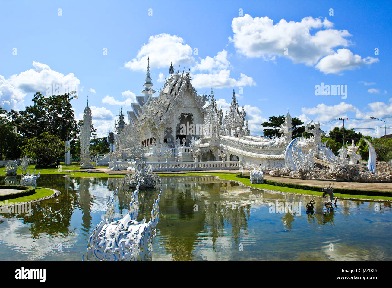 Temple thaïlandais appelé Wat Rong Khun à Chiang Rai, Thaïlande. Banque D'Images