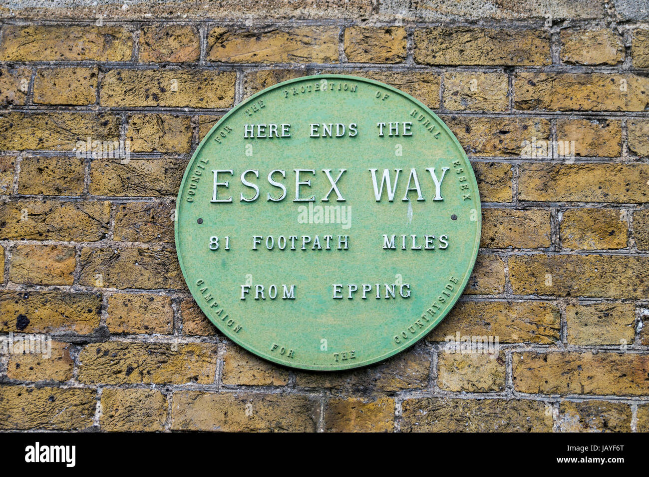 Plaque commémorative marquant la fin de la Essex Way, High Lighthouse, Harwich Angleterre Essex Banque D'Images