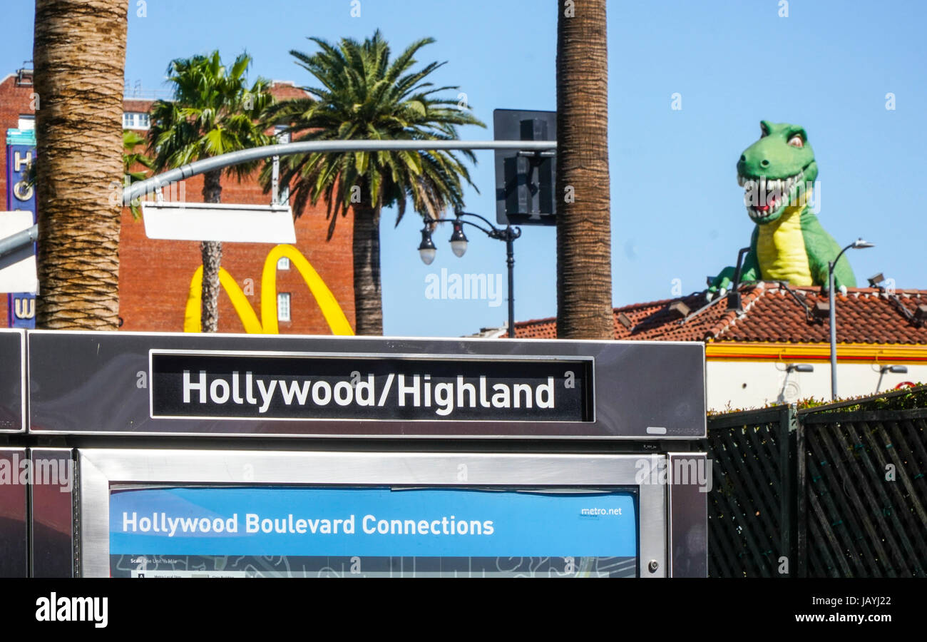 Inscrivez-Hollywood et Highland à l'entrée du métro - LOS ANGELES - Californie Banque D'Images