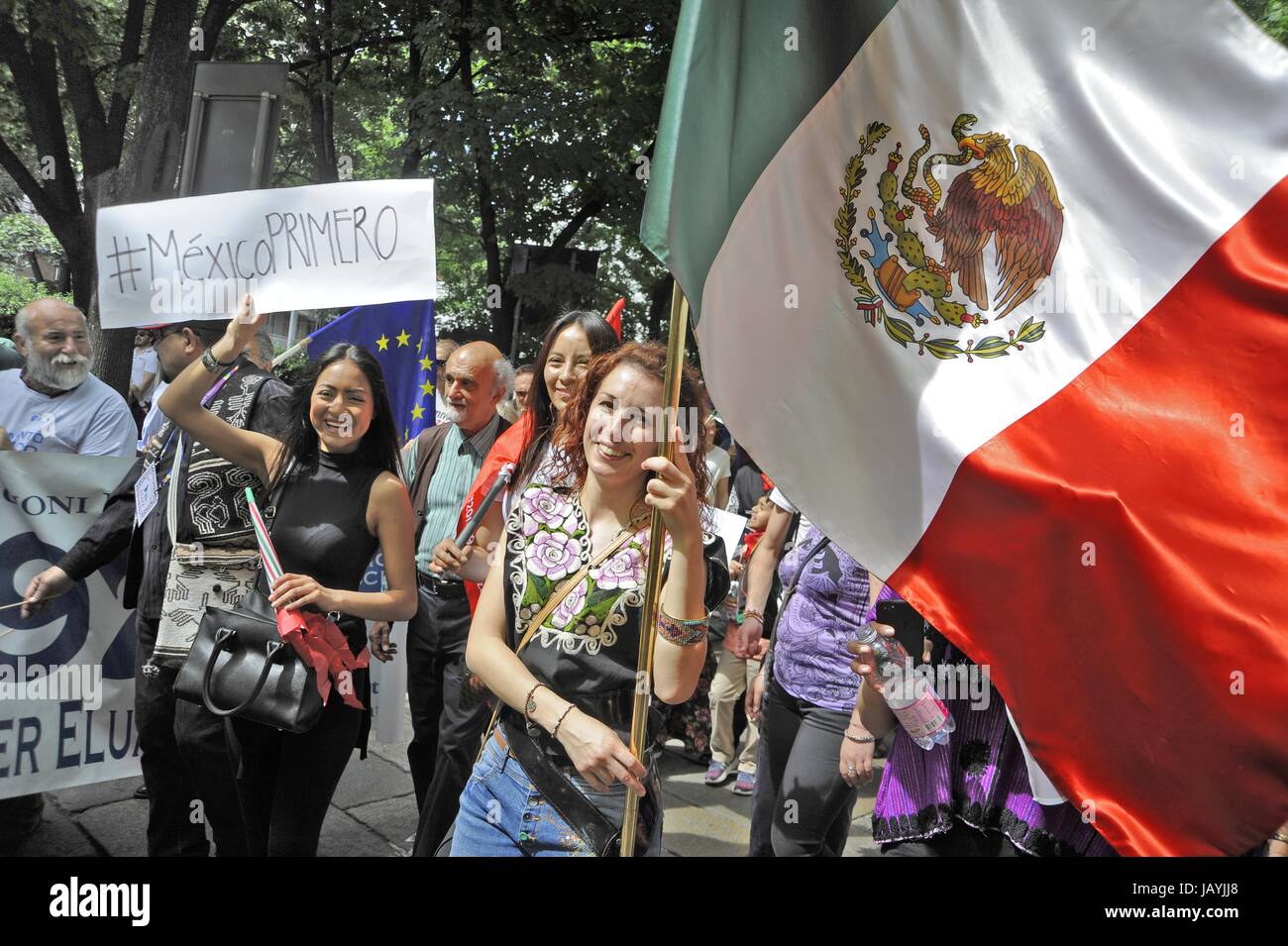 Milan, 20 mai 2017, 'Ensemble sans murs' démonstration pour l'accueil et l'intégration des peuples migrants ; représentant de la communauté mexicaine Banque D'Images