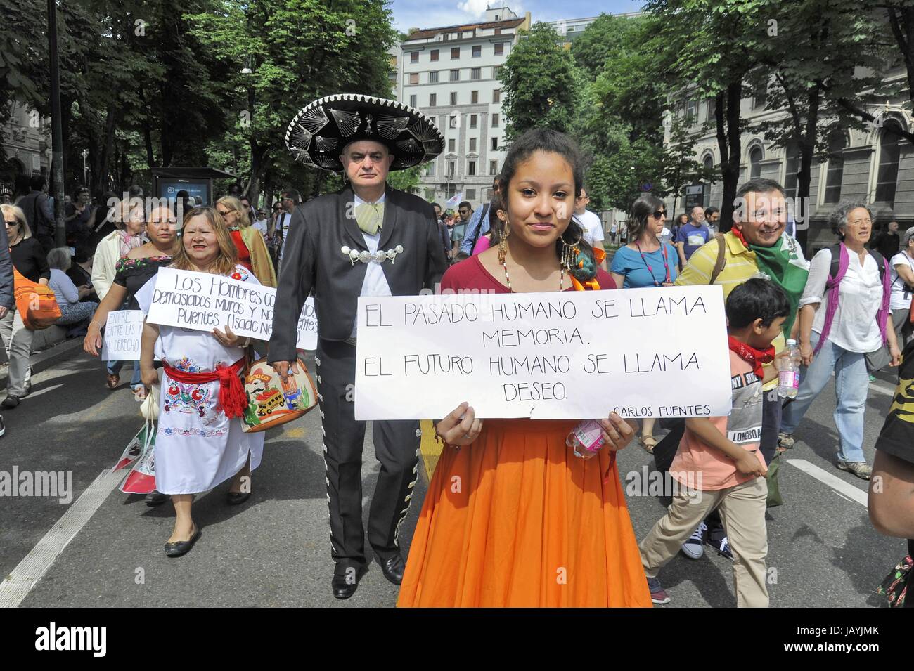 Milan, 20 mai 2017, 'Ensemble sans murs' démonstration pour l'accueil et l'intégration des peuples migrants ; représentant de la communauté mexicaine Banque D'Images