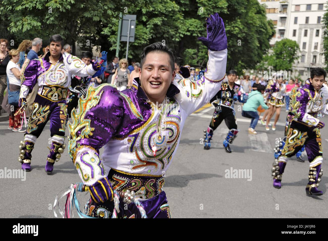 Milan, 20 mai 2017, 'Ensemble sans murs' démonstration pour l'accueil et l'intégration des peuples migrants ; représentant de la communauté péruvienne Banque D'Images