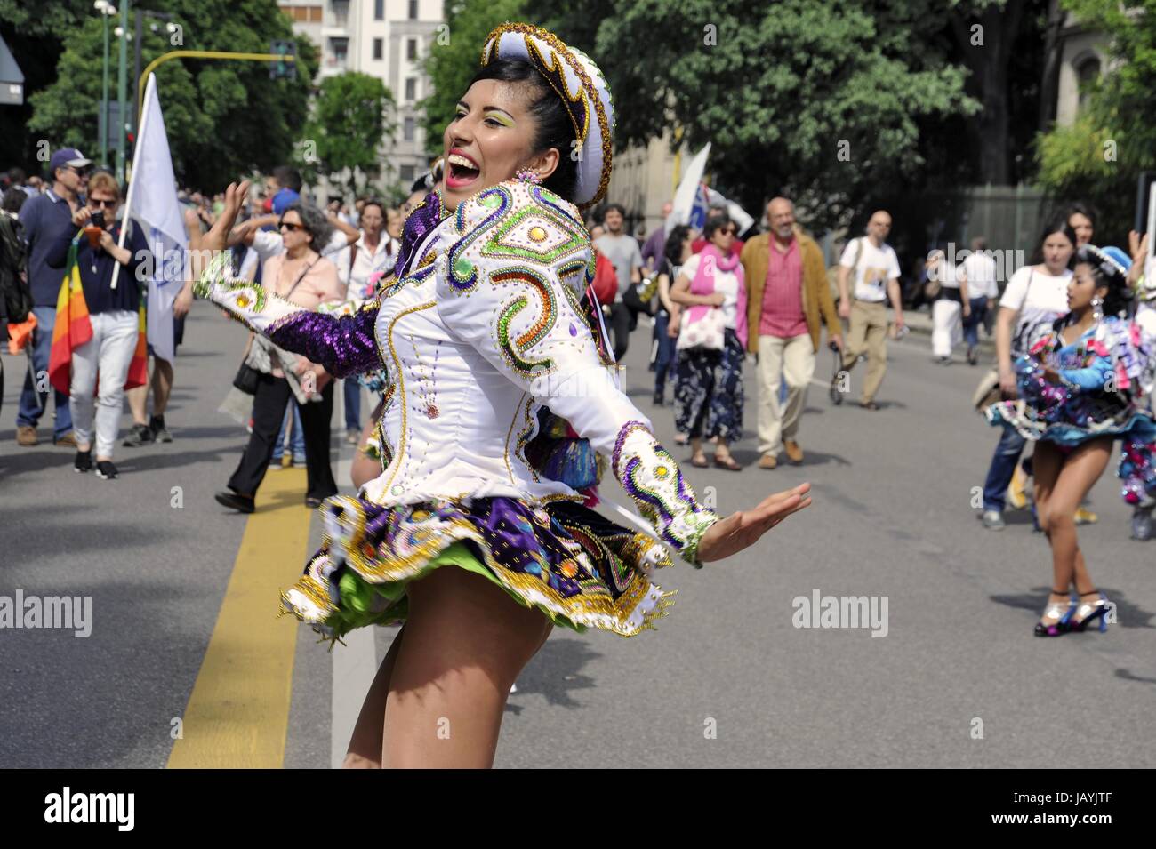 Milan, 20 mai 2017, 'Ensemble sans murs' démonstration pour l'accueil et l'intégration des peuples migrants ; représentant de la communauté péruvienne Banque D'Images