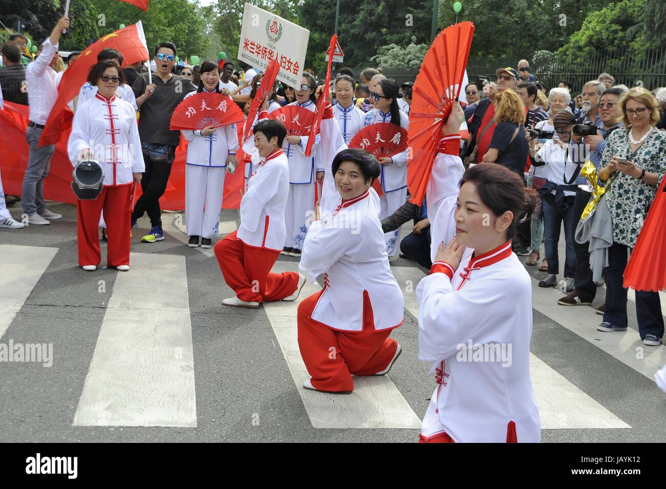 Milan, 20 mai 2017, 'Ensemble sans murs' démonstration pour l'accueil et l'intégration des peuples migrants ; représentant de la communauté salvadorienne Banque D'Images