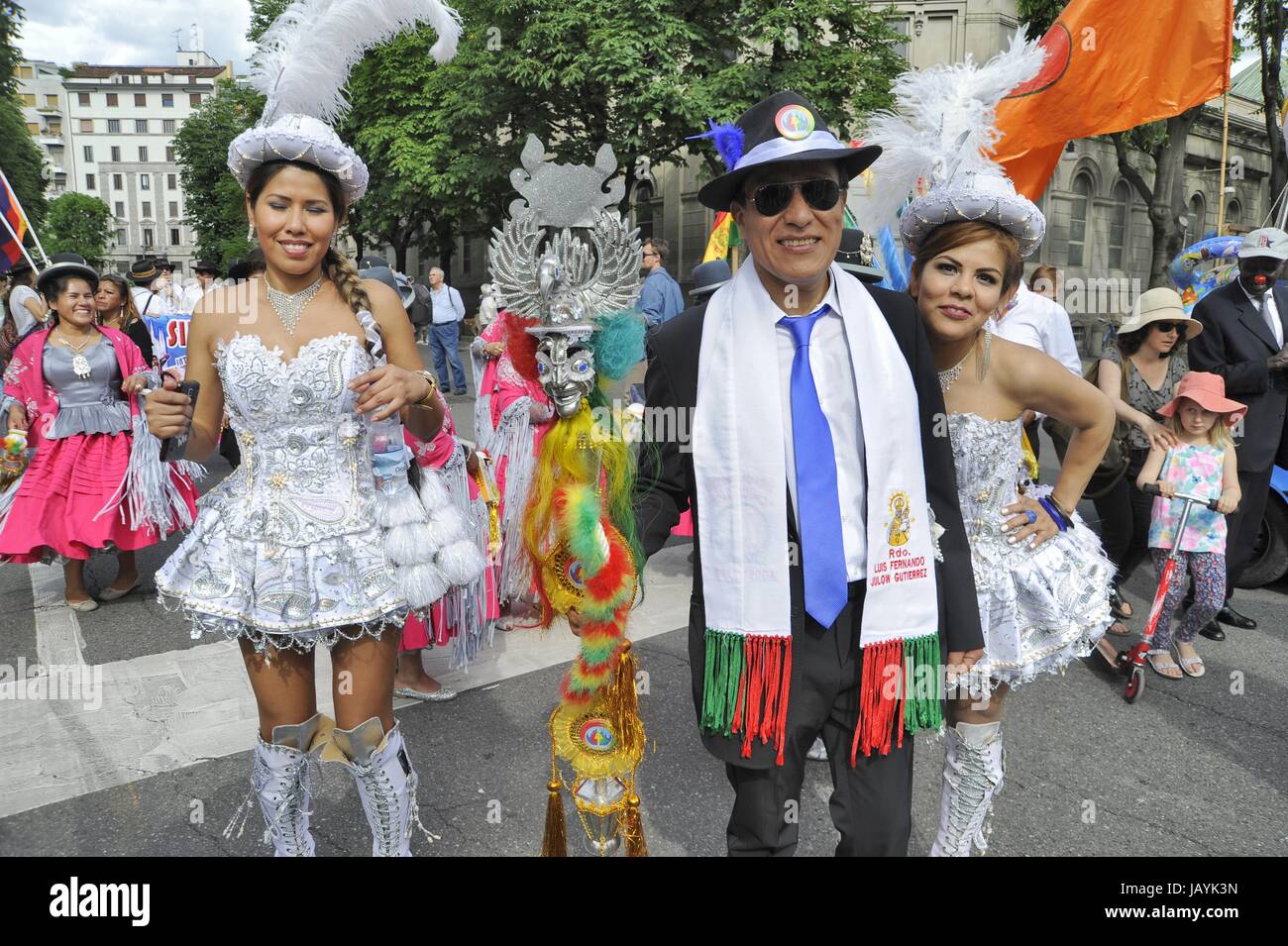 Milan, 20 mai 2017, 'Ensemble sans murs' démonstration pour l'accueil et l'intégration des peuples migrants ; représentant de la communauté salvadorienne Banque D'Images