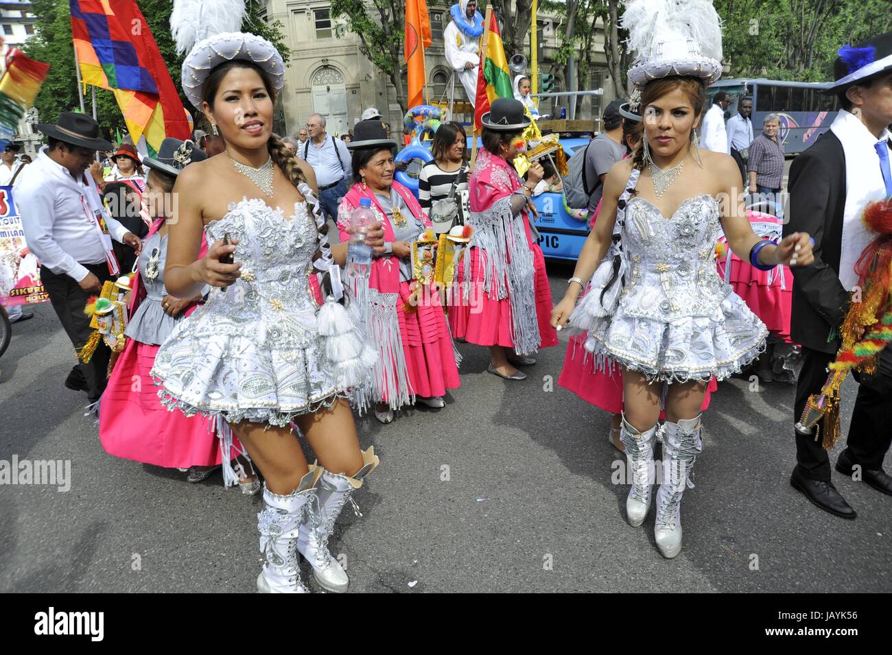 Milan, 20 mai 2017, 'Ensemble sans murs' démonstration pour l'accueil et l'intégration des peuples migrants ; représentant de la communauté salvadorienne Banque D'Images