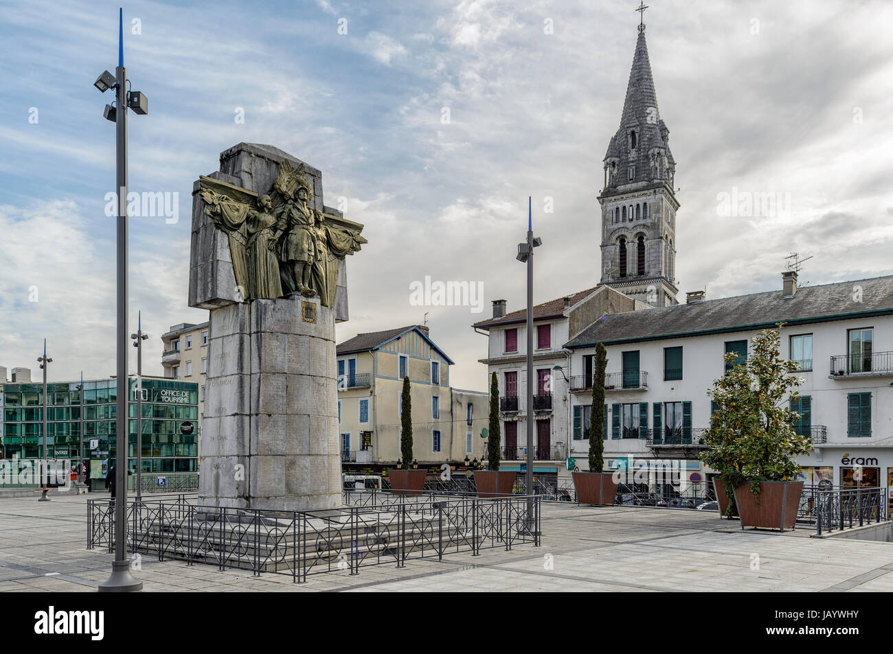 Monument aux morts, tués à la Grande Guerre, l'église du Sacré-Cœur, Lourdes, France. Banque D'Images