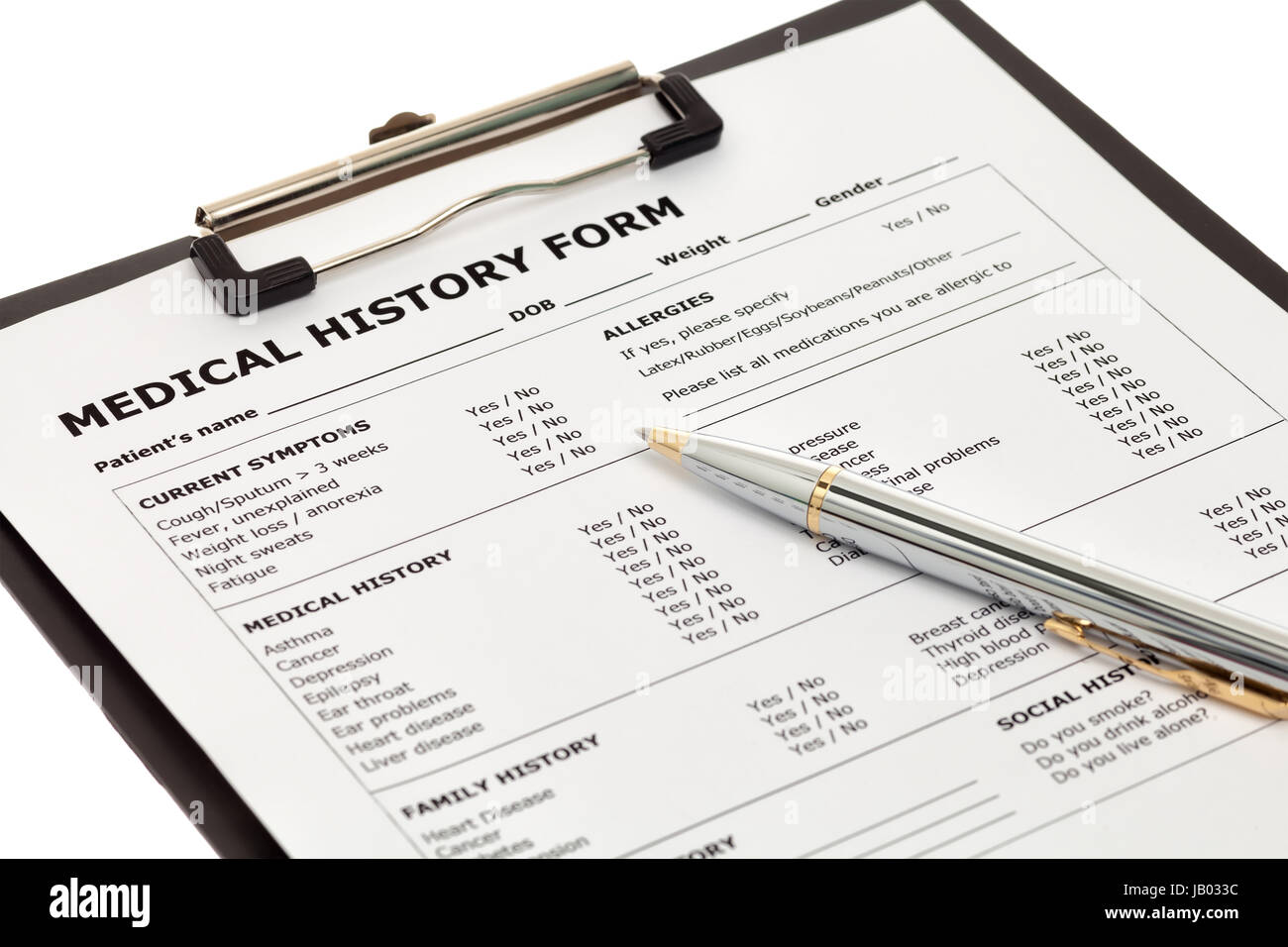 Forme d'histoire médicale du patient avec stylo isolé sur fond blanc Banque D'Images