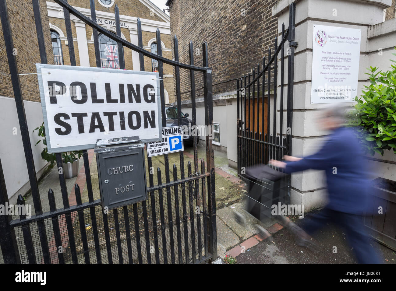 Londres, Royaume-Uni. 8 juin, 2017. Bureau de vote à New Cross Road Baptist Church. Le jour du scrutin de l'élection générale dans le sud-est de Londres © Guy Josse/Alamy Live News Banque D'Images