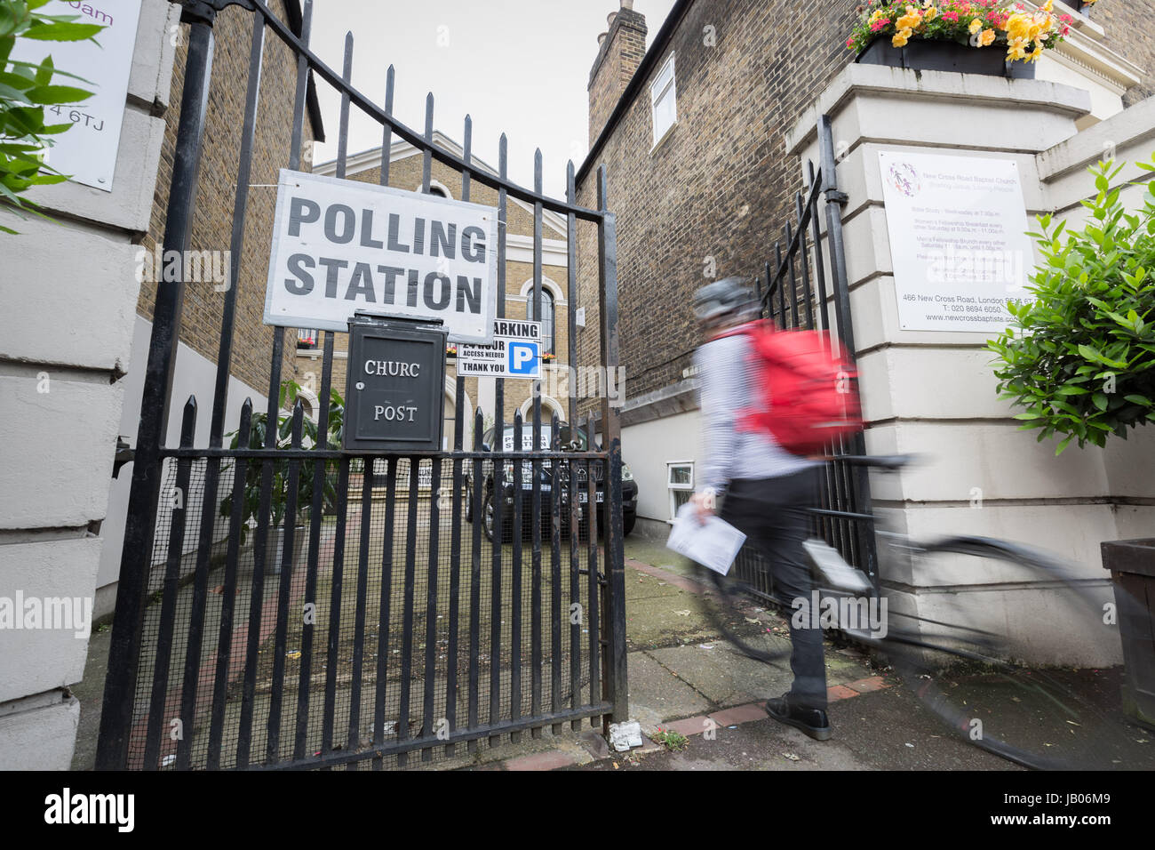 Londres, Royaume-Uni. 8 juin, 2017. Bureau de vote à New Cross Road Baptist Church. Le jour du scrutin de l'élection générale dans le sud-est de Londres © Guy Josse/Alamy Live News Banque D'Images