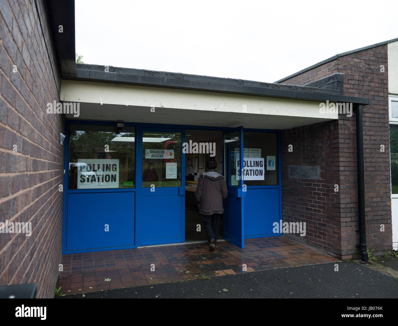 Manchester, UK. 8 juin, 2017. Le bureau de scrutin dans la Sainte Famille dans l'Église, pour l'Oldham Failsworth Ashton sous siège Lyne aider en MP DU TRAVAIL Angela Rayner le jeudi 8 juin 2017 pour l'élection générale par accounced Theresa Mai Crédit : Chris Rogers/Alamy Live News Banque D'Images