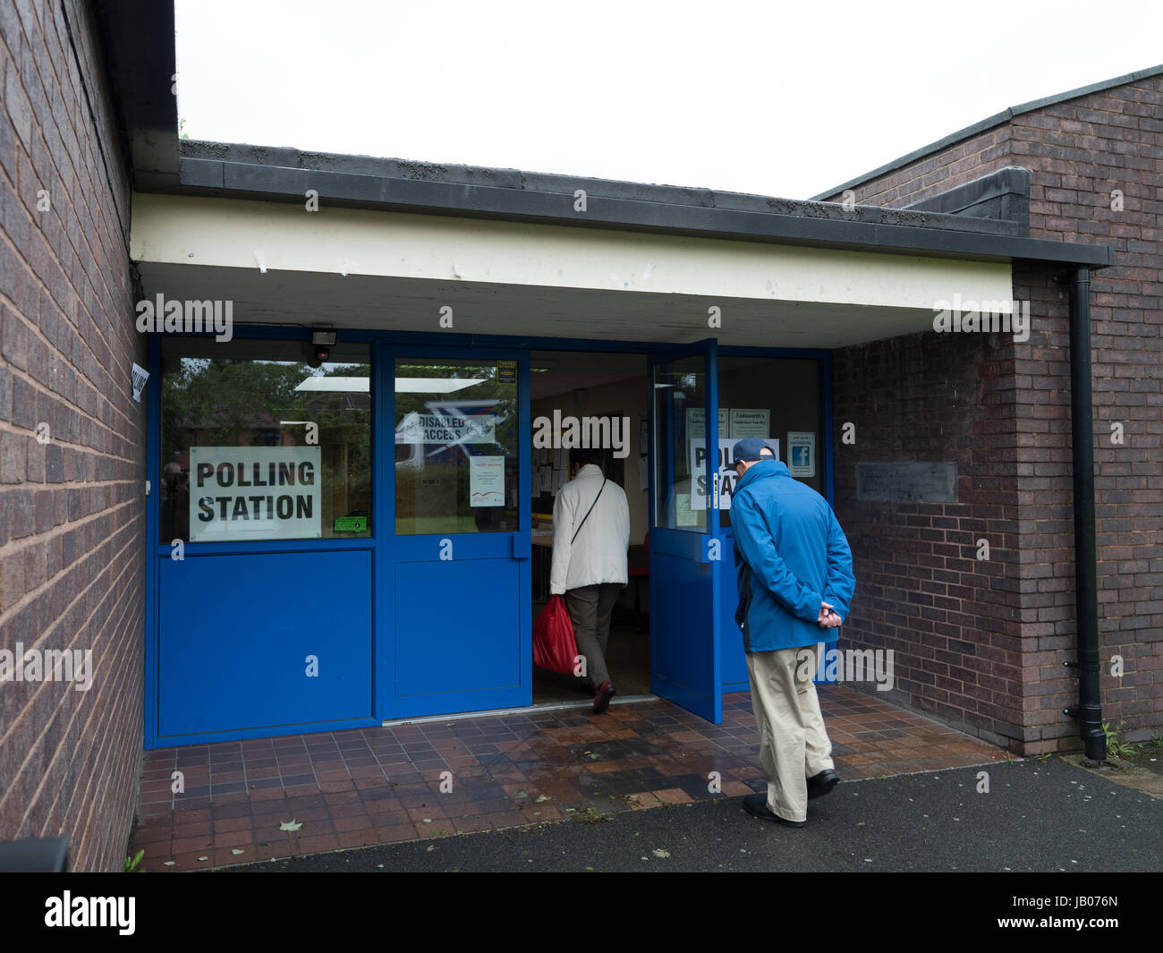 Manchester, UK. 8 juin, 2017. Le bureau de scrutin dans la Sainte Famille dans l'Église, pour l'Oldham Failsworth Ashton sous siège Lyne aider en MP DU TRAVAIL Angela Rayner le jeudi 8 juin 2017 pour l'élection générale par accounced Theresa Mai Crédit : Chris Rogers/Alamy Live News Banque D'Images