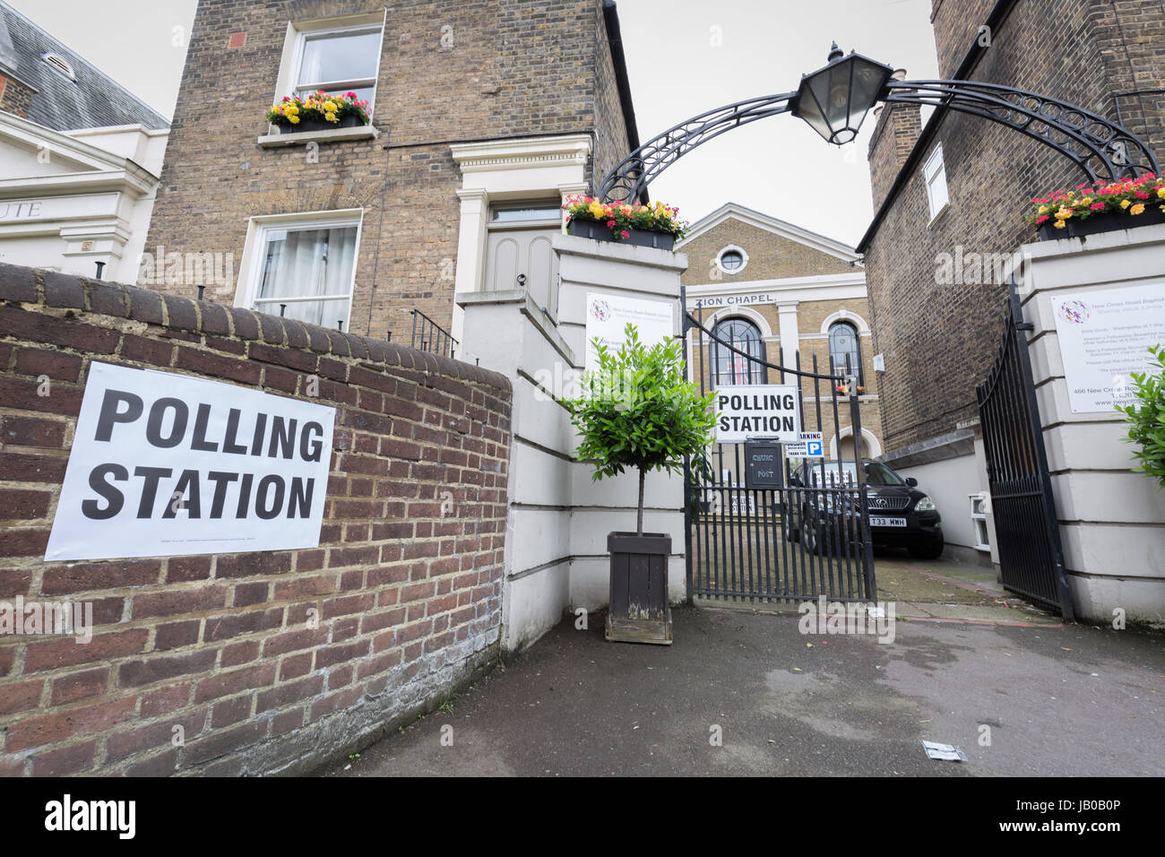 Londres, Royaume-Uni. 8 juin, 2017. Bureau de vote à New Cross Road Baptist Church. Le jour du scrutin de l'élection générale dans le sud-est de Londres © Guy Josse/Alamy Live News Banque D'Images