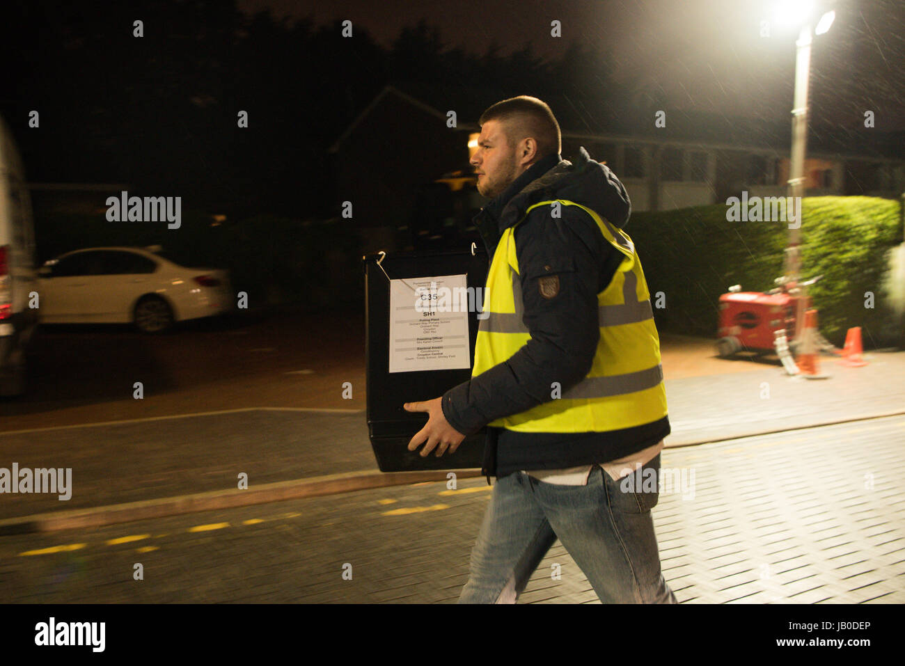 Londres, Royaume-Uni. Jun 8, 2017. Les urnes arrivent à l'élection générale du Conseil Croydon compter à Londres. Credit : Jacob/Sacks-Jones Alamy Live News. Banque D'Images