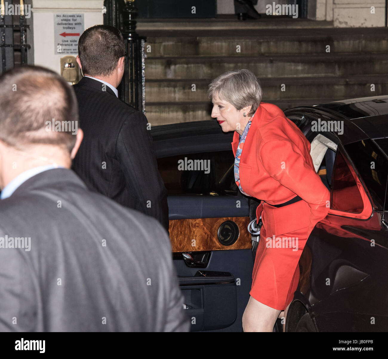 Londres, Royaume-Uni. 09Th juin, 2017. Theresa mai et son mari, Phillip, arrivent au quartier général du parti conservateur, 4 Matthew Parker Street, Westminster, London suite à l'élection générale de 2017. crédit : Ian Davidson/Alamy live news Banque D'Images