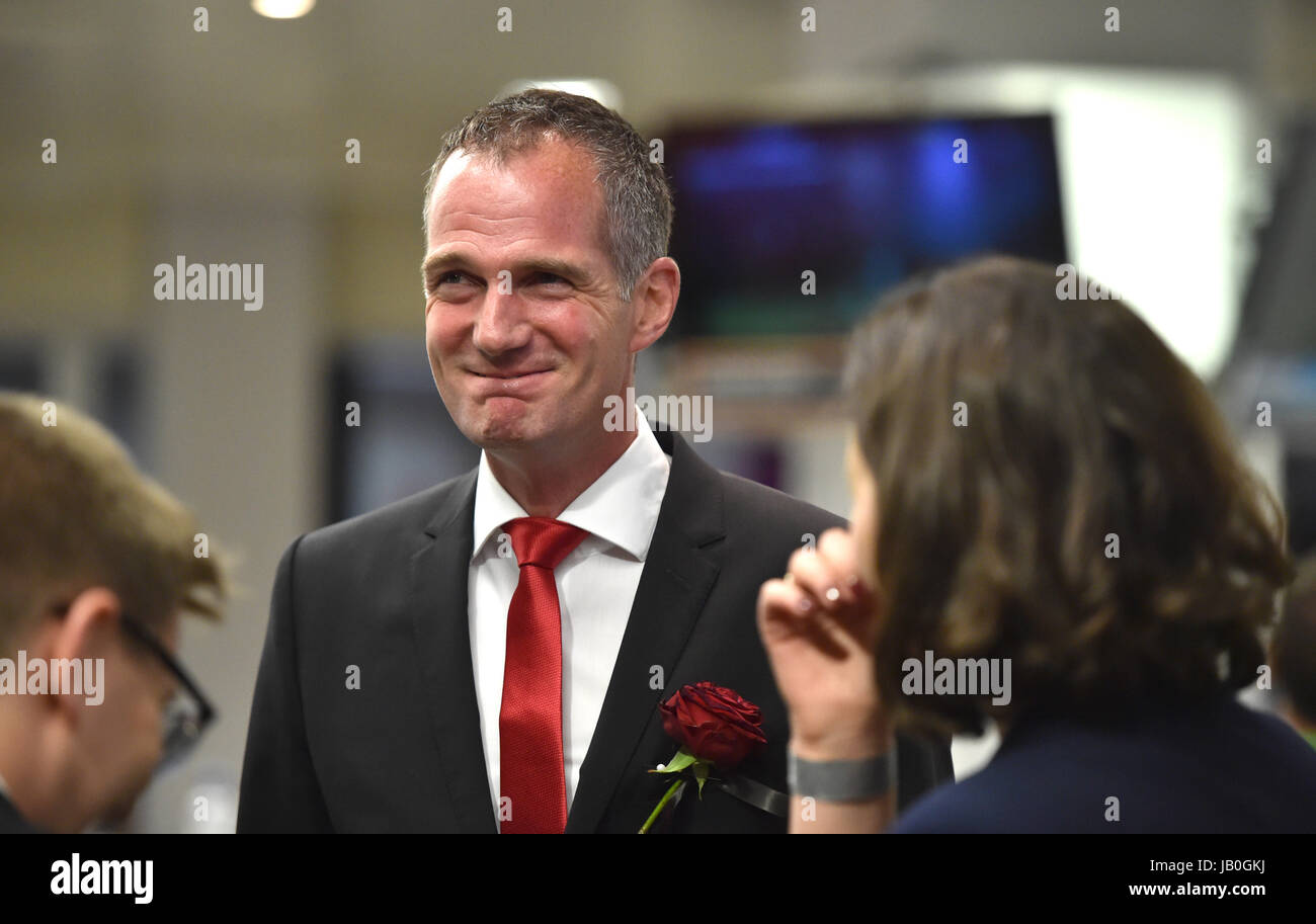 Brighton, UK. 9 juin, 2017. Hove gagnante candidat du travail Peter Kyle au compte pour le Pavillon de Brighton, Hove et Brighton Kemptown prenant place à l'American Express Community Stadium Crédit : Simon Dack/Alamy Live News Banque D'Images