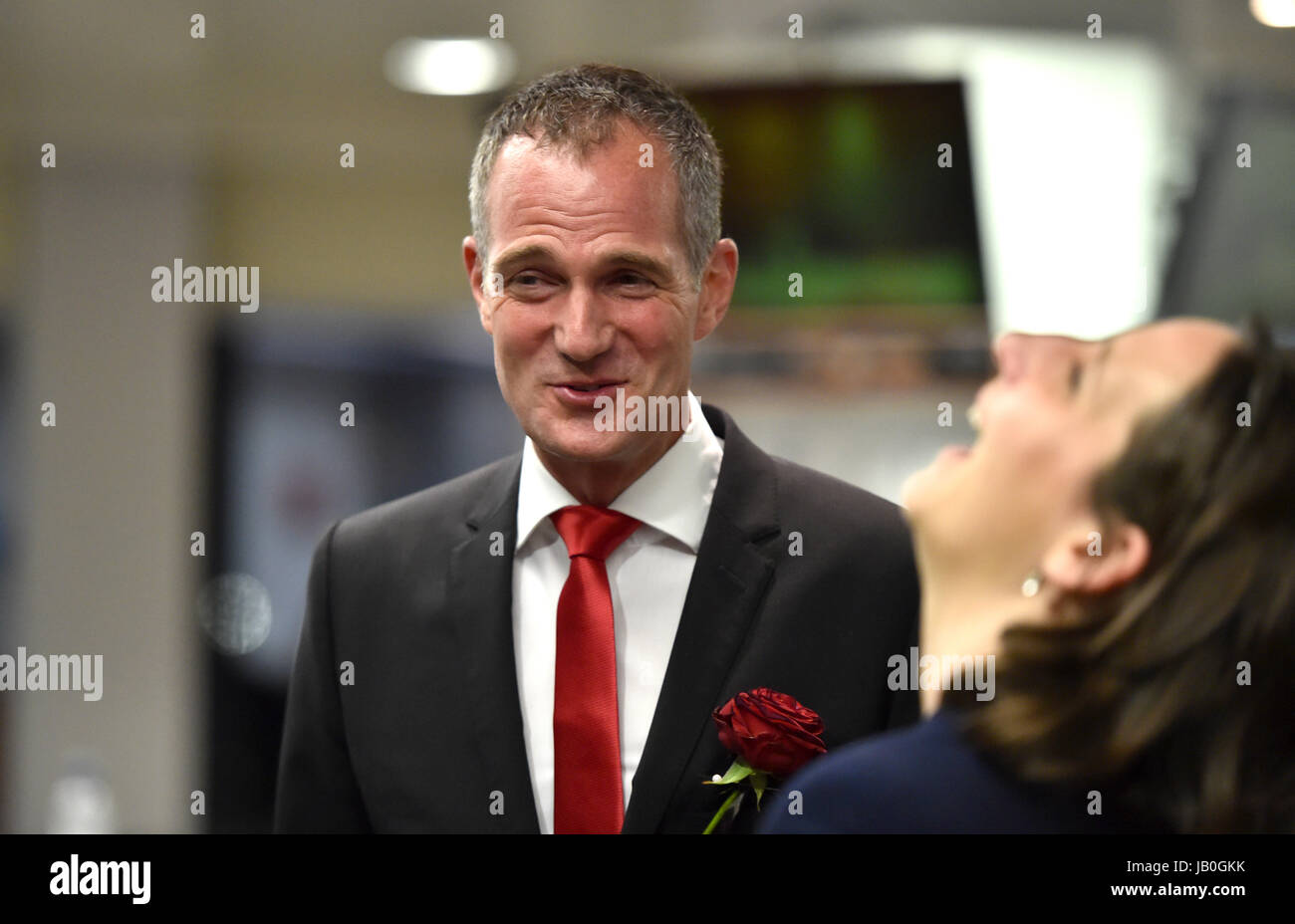 Brighton, UK. 9 juin, 2017. Hove gagnante candidat du travail Peter Kyle au compte pour le Pavillon de Brighton, Hove et Brighton Kemptown prenant place à l'American Express Community Stadium Crédit : Simon Dack/Alamy Live News Banque D'Images