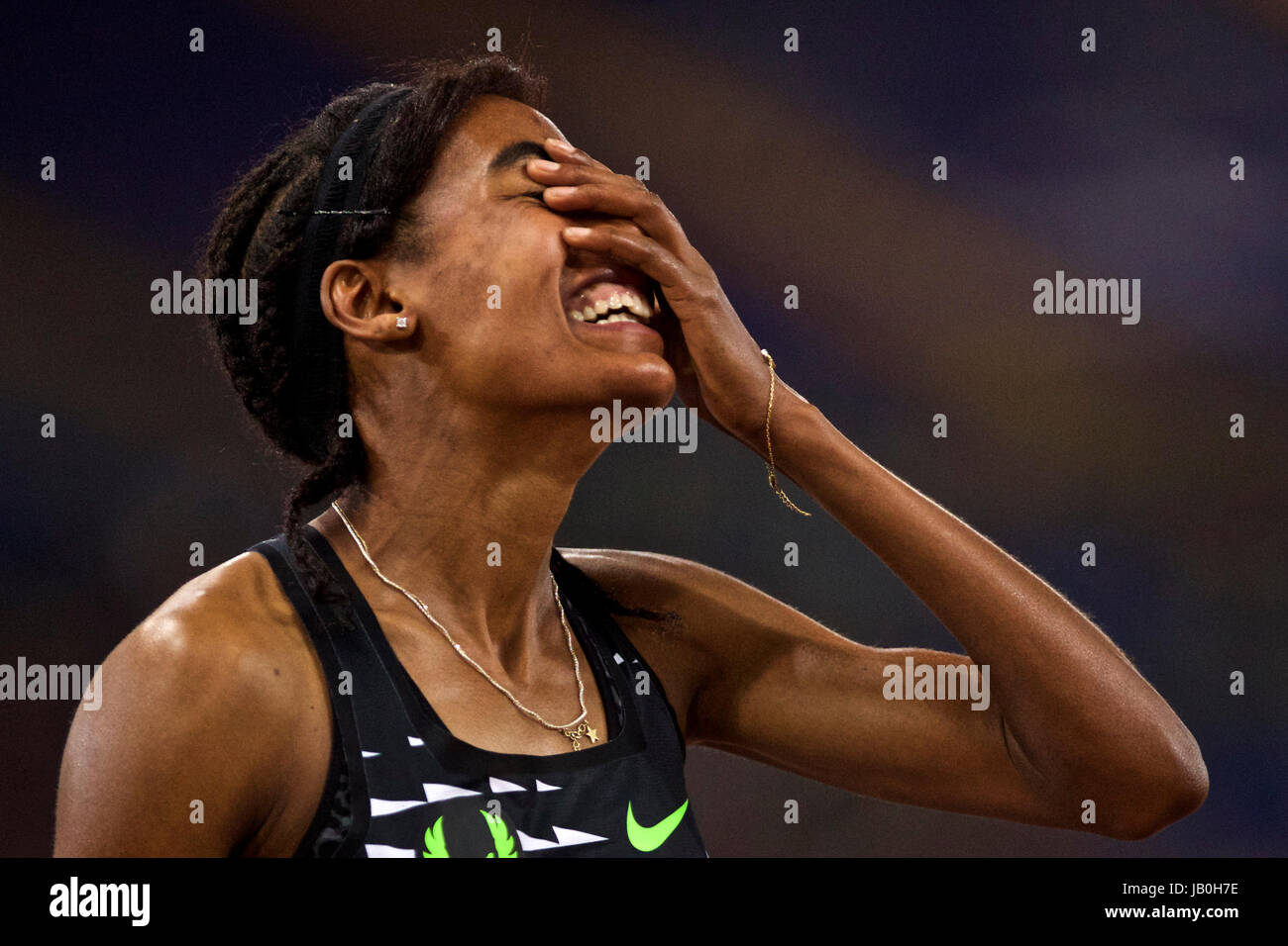 Rome, Italie. 8 juin, 2017. Sifan Hassan des Pays-Bas réagit après le 1500m à l'événement de Rome Golden Gala Pietro Mennea, partie de la compétition de l'IAAF Diamond League à Rome, Italie, 8 juin 2017. Sifan Hassan réclamé le titre avec 3:56.22. Credit : Jin Yu/Xinhua/Alamy Live News Banque D'Images