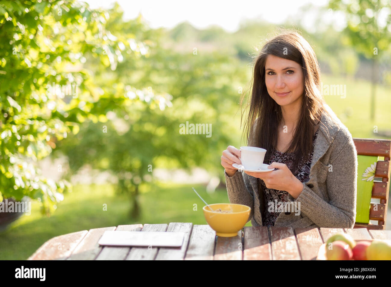Un bon café chaud frais pour une journée parfaite Banque D'Images