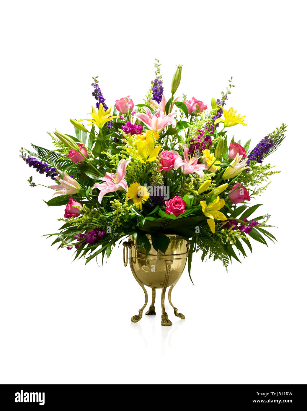 Grand arrangement de fleurs sur fond blanc Banque D'Images