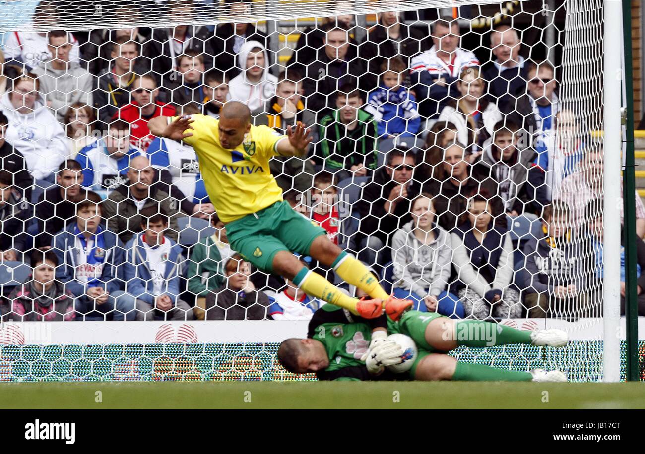 PAUL ROBINSON ARRÊTE JAMES VAUG Blackburn Rovers v Norwich Angleterre BLACKBURN EWOOD PARK CIT 21 Avril 2012 Banque D'Images