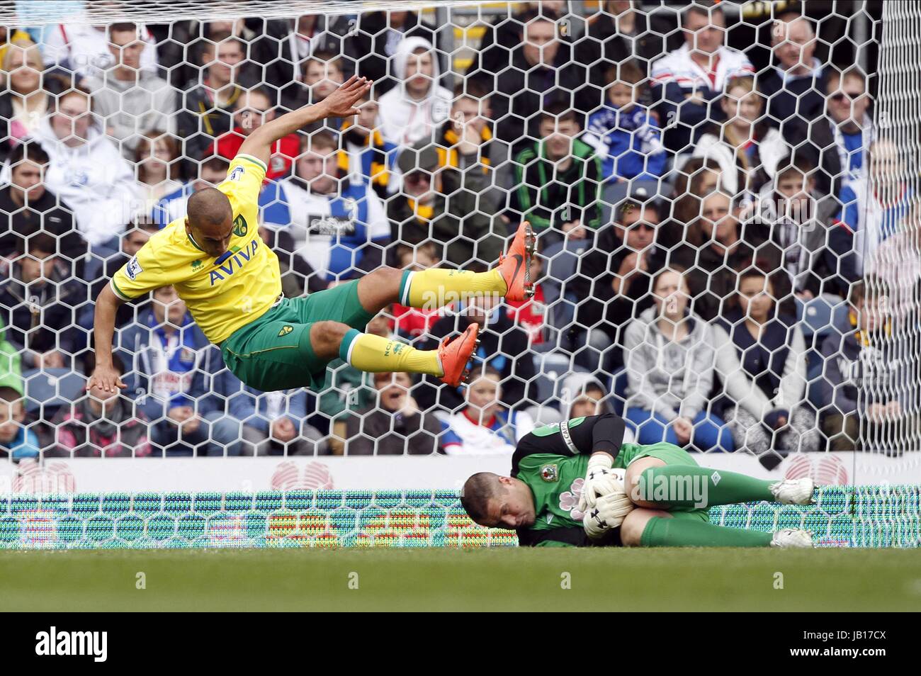 PAUL ROBINSON ARRÊTE JAMES VAUG Blackburn Rovers v Norwich Angleterre BLACKBURN EWOOD PARK CIT 21 Avril 2012 Banque D'Images
