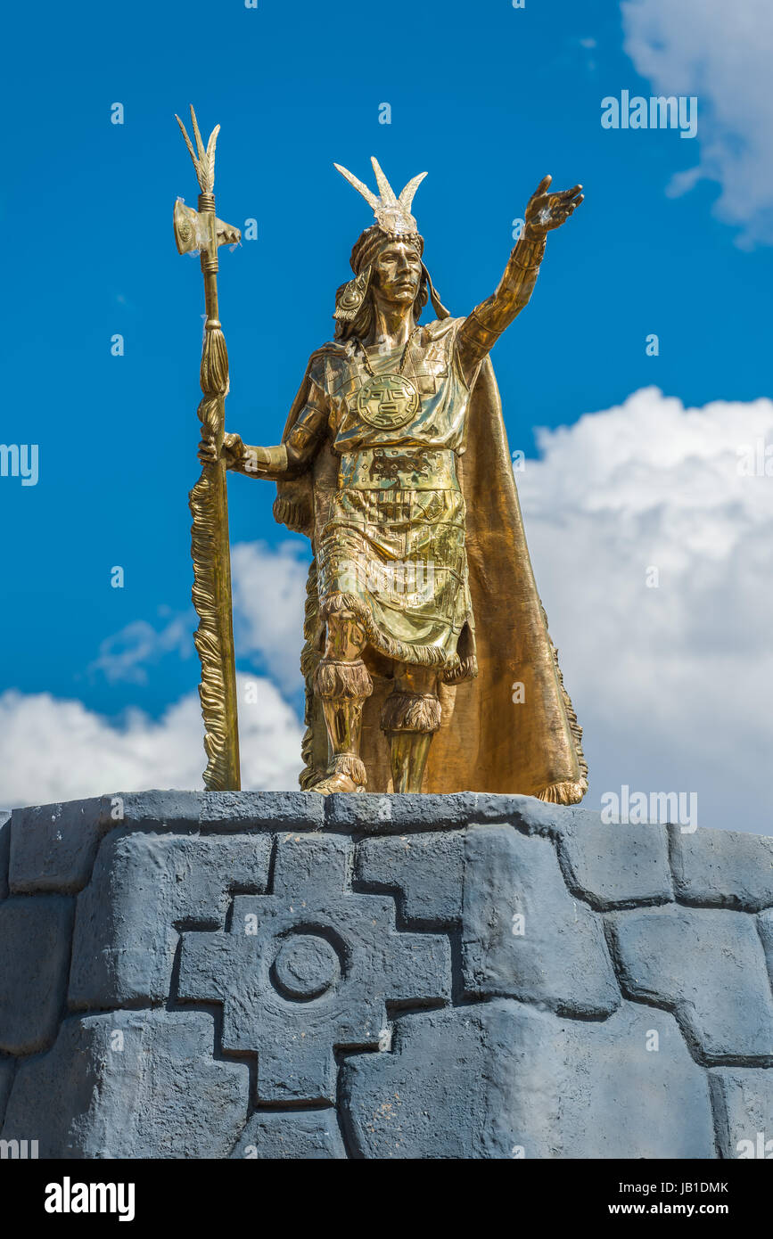 Inca Pachacutec statue à la Plaza de Armas de Cusco Pérou Banque D'Images