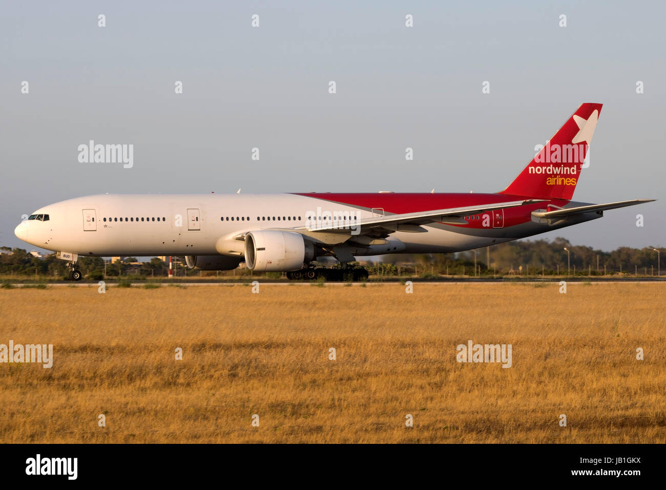 Nordwind Airlines Boeing 777-2Q8/ER [VQ-BUD] piste de départ 31, retour à Moscou. Banque D'Images