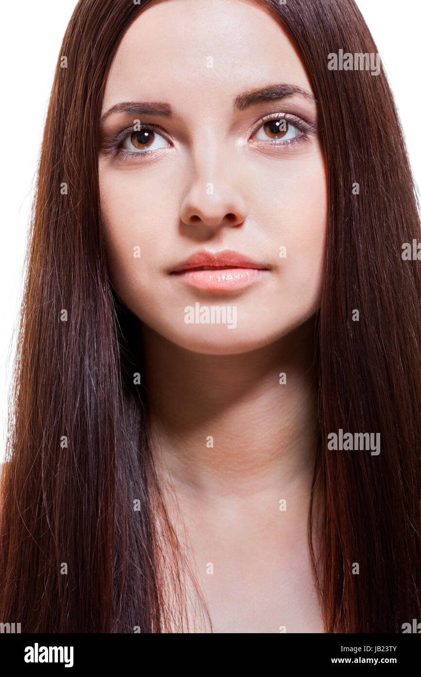Attraktive junge Frau mit langen dunklen haaren und schöner gesunder haut isoliert portrait Banque D'Images
