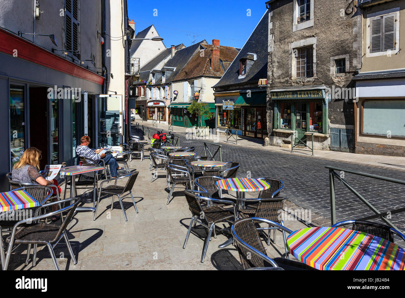 Lire journal Banque de photographies et d’images à haute résolution - Alamy