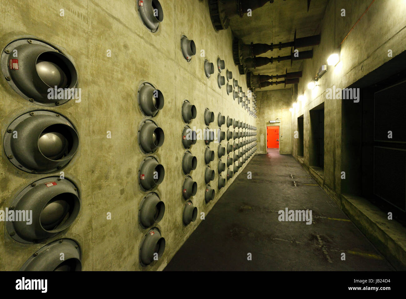 D'air dans un mur de béton dans le bunker nucléaire souterrain à RAF Neatishead, Norfolk, Royaume-Uni. Banque D'Images