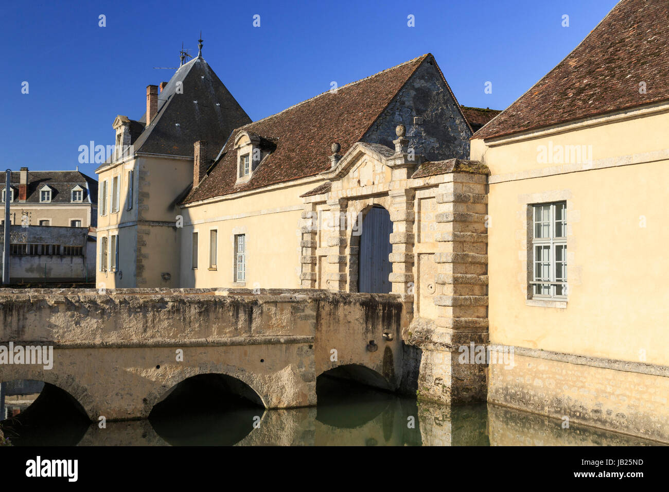 France, Seine-et-Marne (77), Beaumont-du-Gâtinais, porte de l'ancien château // France, Seine et Marne, Beaumont du Gâtinais, porte castel Banque D'Images